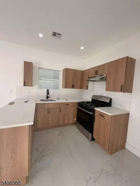 Newark City, NJ 07106,69 Brookdale Ave #3L