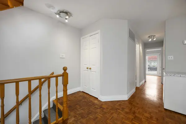 Toronto C01, ON M6J 3C9,211 Dovercourt RD #Upper