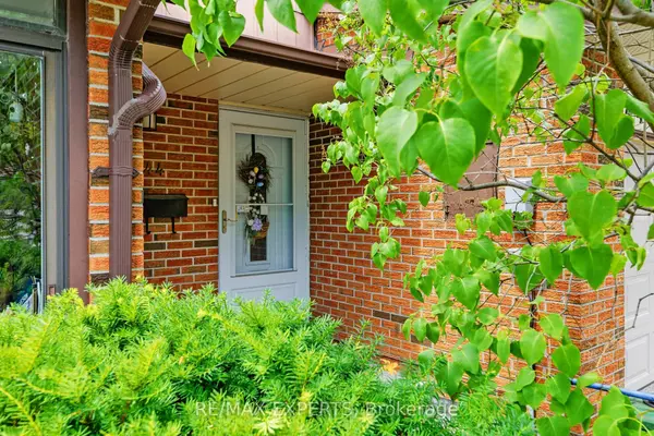 Toronto E04, ON M1P 2W5,30 Dundalk DR #44