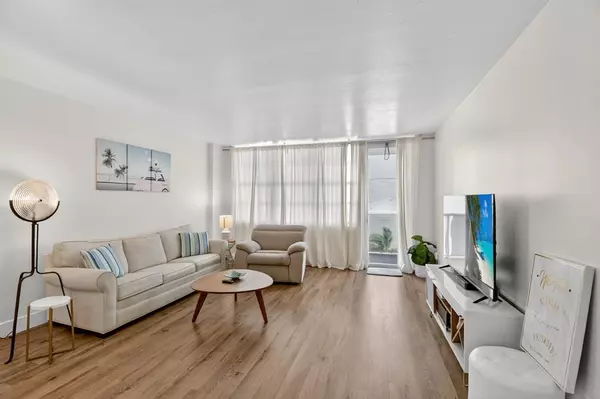 Hollywood, FL 33019,3725 S Ocean Dr #405