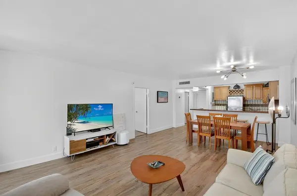 Hollywood, FL 33019,3725 S Ocean Dr #405