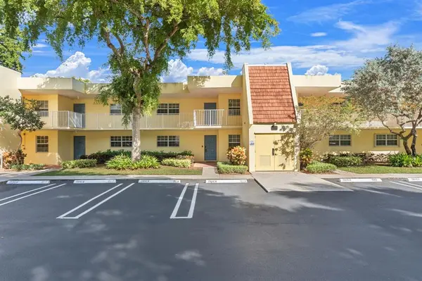 Pompano Beach, FL 33069,500 Oaks Ln #110