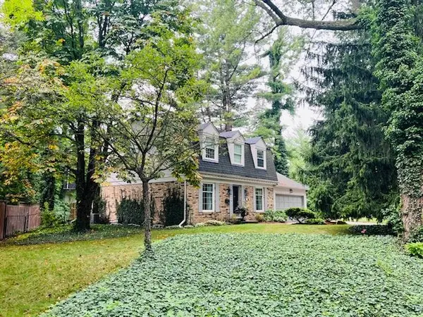 Burlington, ON L7N 1R1,206 Rossmore BLVD