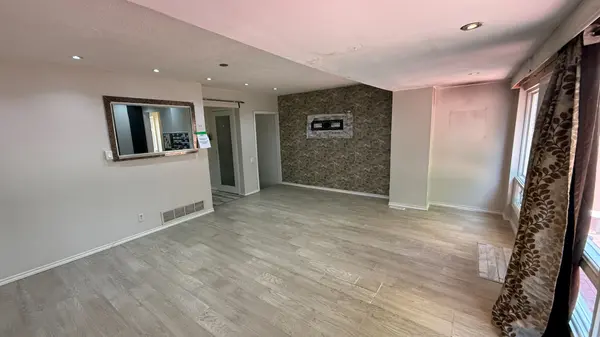 Mississauga, ON L4T 1Y5,3600 Morning Star DR #10