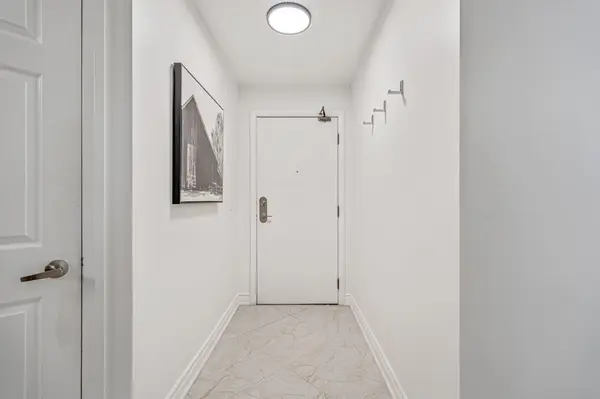 Mississauga, ON L4Z 4K1,220 Forum DR #904