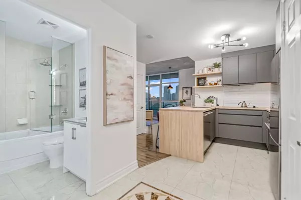 Mississauga, ON L4Z 4K1,220 Forum DR #904