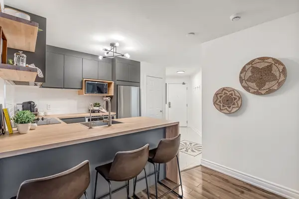 Mississauga, ON L4Z 4K1,220 Forum DR #904