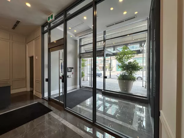 Burlington, ON L7R 0G2,2060 Lakeshore RD #405