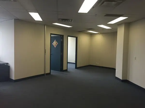 Mississauga, ON L4W 5A6,2800 Skymark AVE #306