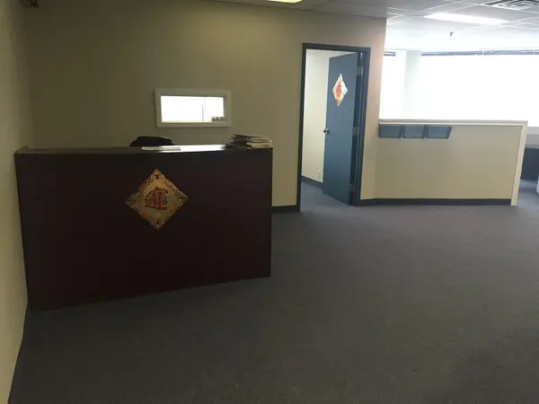 Mississauga, ON L4W 5A6,2800 Skymark AVE #306