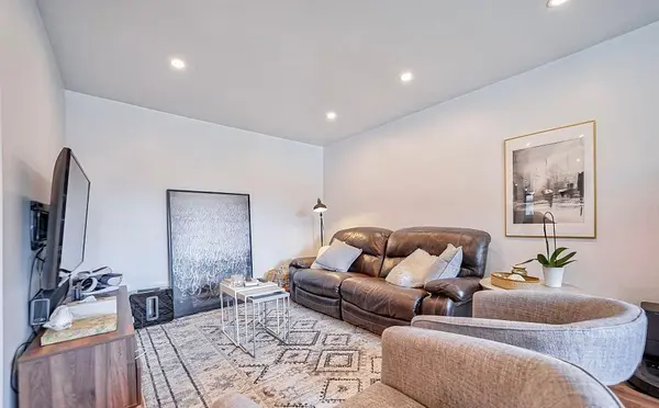 Mississauga, ON L5G 2A7,567 Atwater AVE