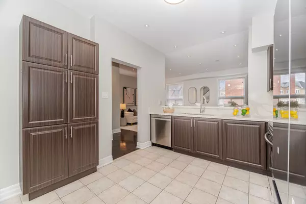 Mississauga, ON L5W 1Y9,7155 Magistrate TER #155