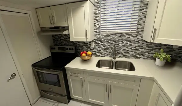 Mississauga, ON L5M 0G5,5464 Tenth Line W #BSMT