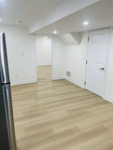 1-2341 Canonridge CIR #Bsmt, Oakville, ON L6M 4T9