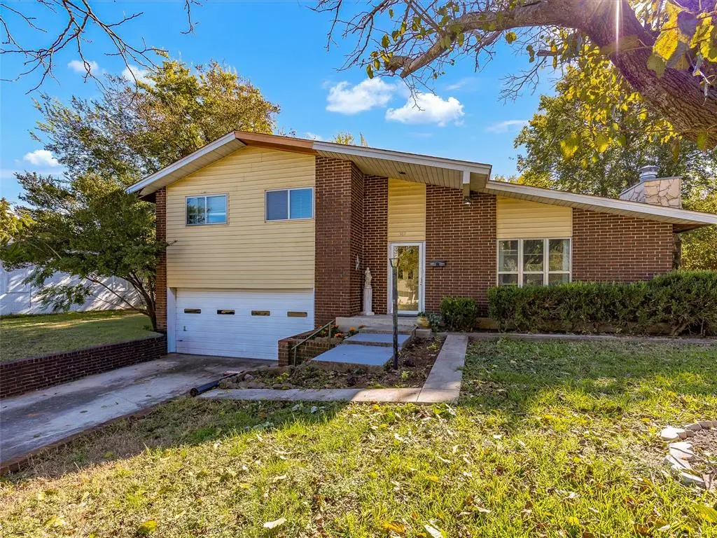 Bowie, TX 76230,507 Galia Street