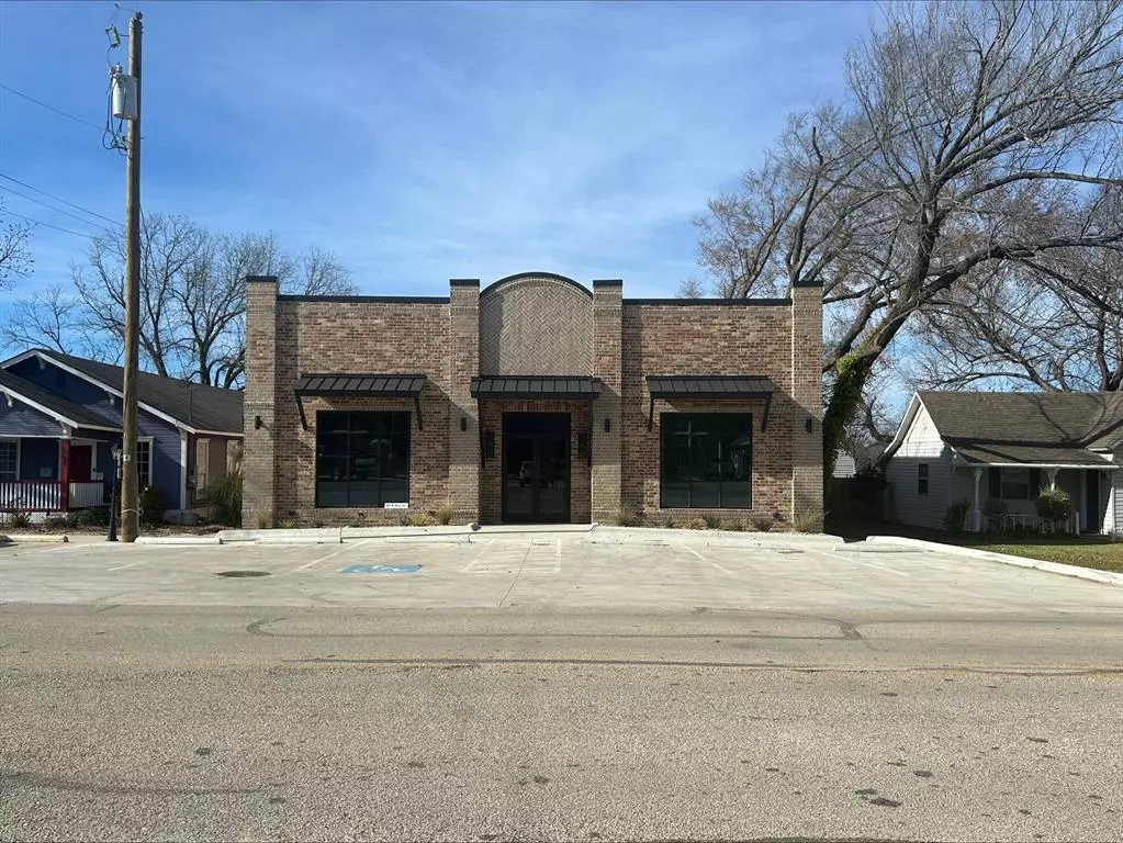 Joshua, TX 76058,207 N Main Street