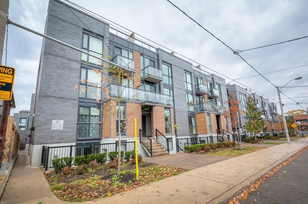 Toronto W02, ON M6P 3P5,47 Macaulay AVE #401