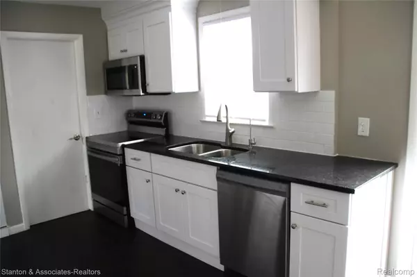 Royal Oak, MI 48073,1212 OTTAWA DR