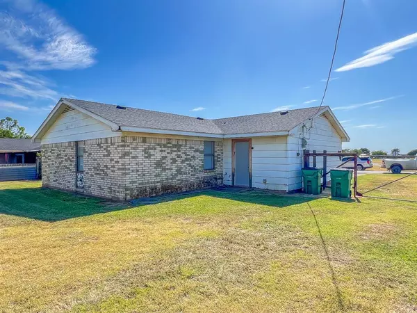 Archer City, TX 76351,400 S Poplar Street