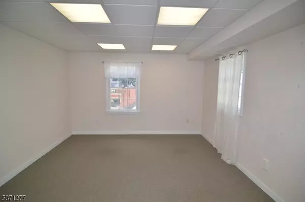 Flemington Boro, NJ 08822,26 Main St