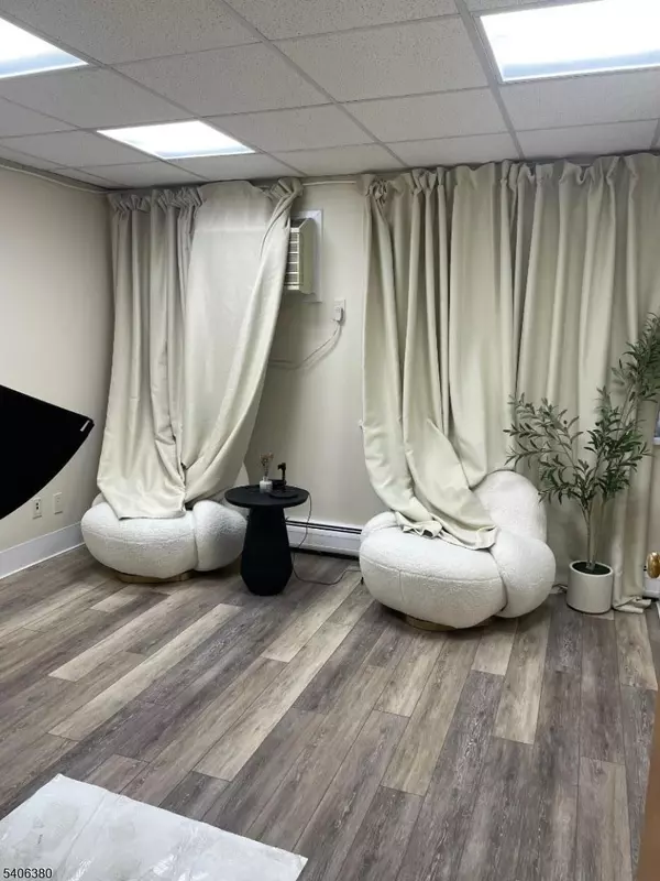 Springfield Twp., NJ 07081,110 Hillside Ave