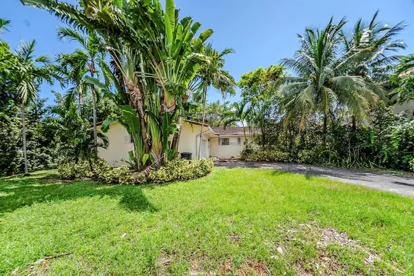 North Miami, FL 33181,11660 Canal Dr