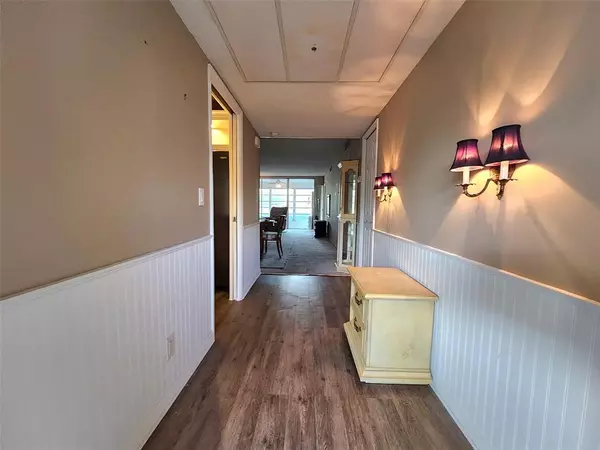 Pompano Beach, FL 33069,3151 S Palm Aire Dr #107