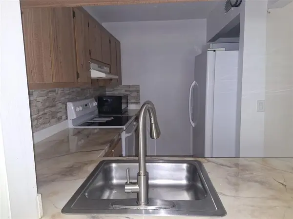 Sunrise, FL 33351,10037 Winding Lake Rd #102