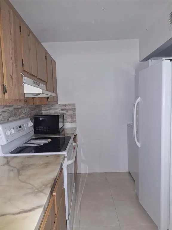 Sunrise, FL 33351,10037 Winding Lake Rd #102