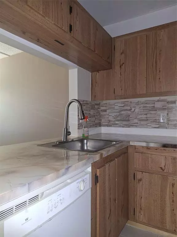 Sunrise, FL 33351,10037 Winding Lake Rd #102