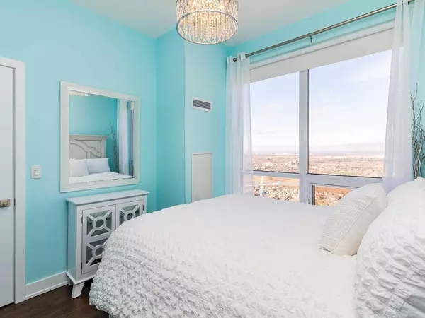 Mississauga, ON L5B 0E3,4011 Brickstone Mews #Lph 04