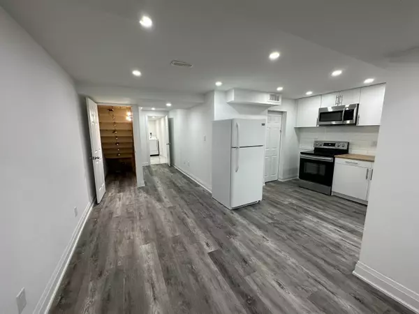 Brampton, ON L6P 3K5,16 Napoleon CRES #( lower level )