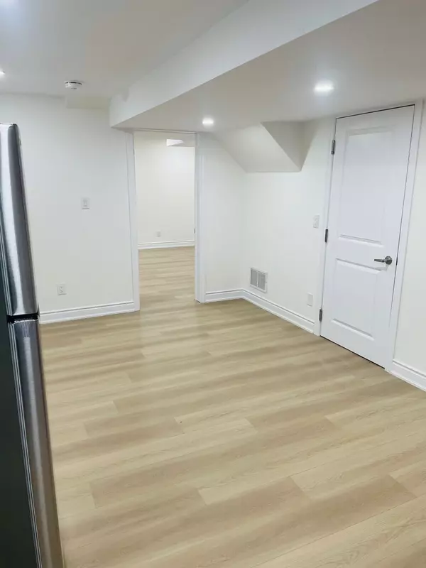 Oakville, ON L6M 4T9,1-2341 Canonridge CIR #Bsmt