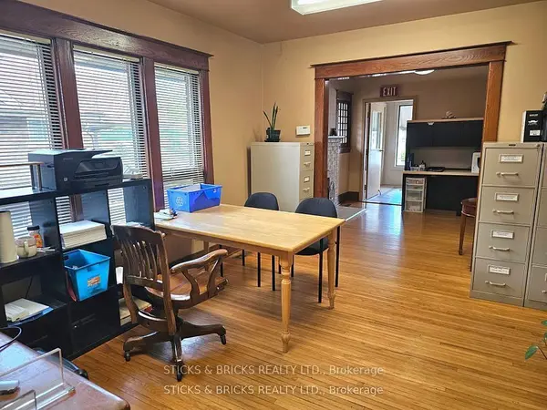 Niagara Falls, ON L2G 1V9,6974 Lundys LN