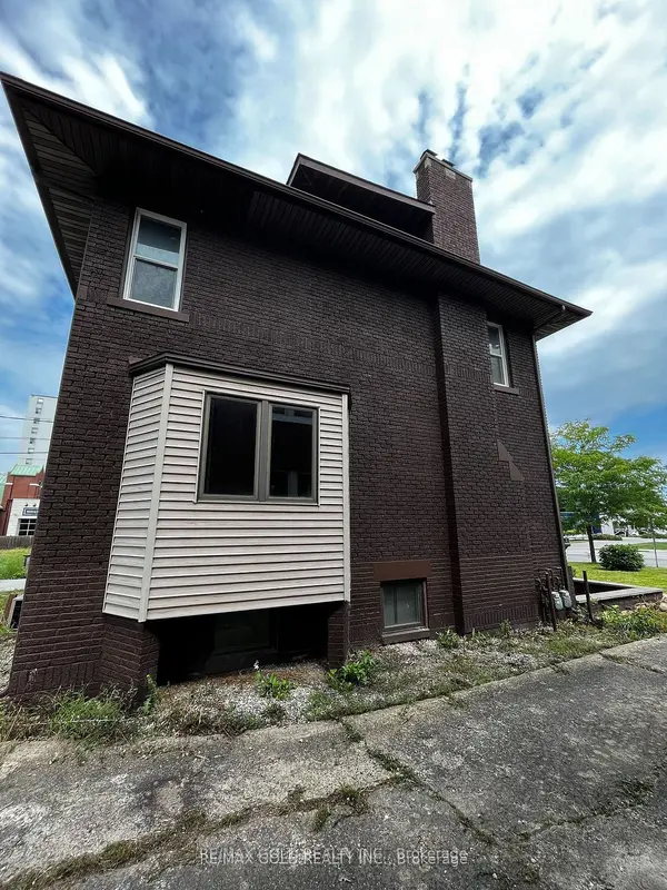 Windsor, ON N8X 1K5,1575 Ouellette AVE N