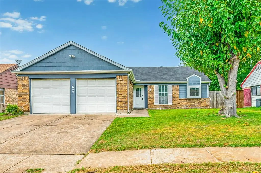 Arlington, TX 76018,1609 Country Lane