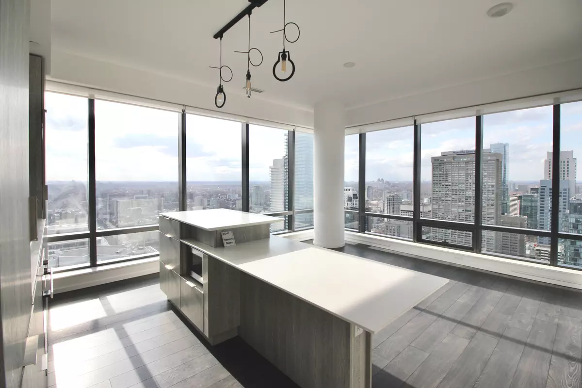 Toronto C01, ON M4Y 0B6,5 St Joseph ST #4208