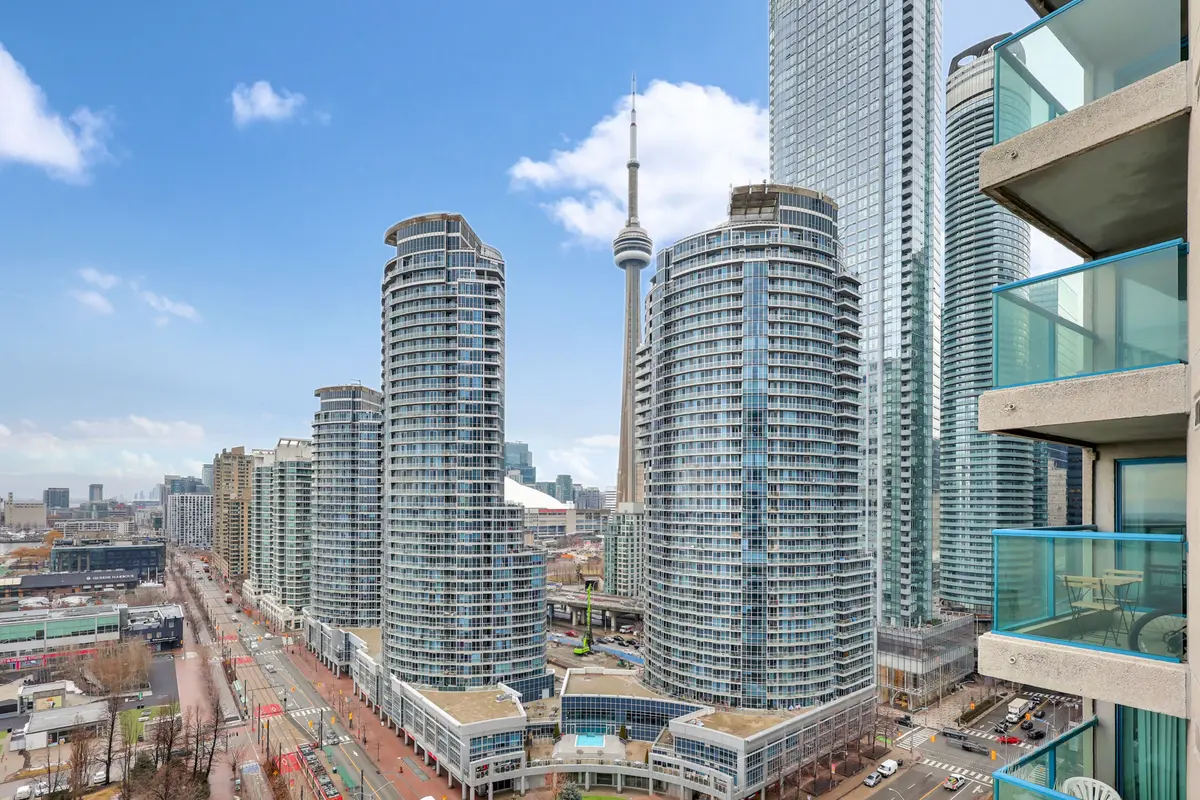 77 Harbour SQ #2111, Toronto C01, ON M5J 2S2