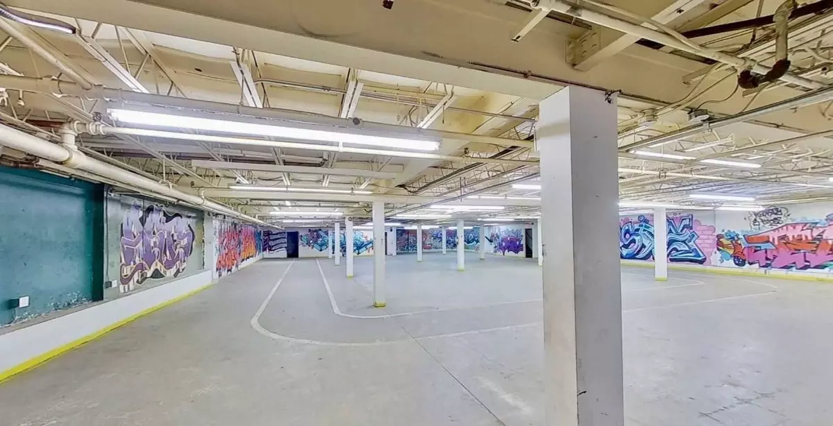 Oshawa, ON L1H 1A3,16 King ST W #Lower