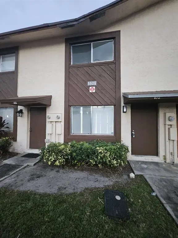 Pompano Beach, FL 33063,6609 Winfield Blvd #102-A