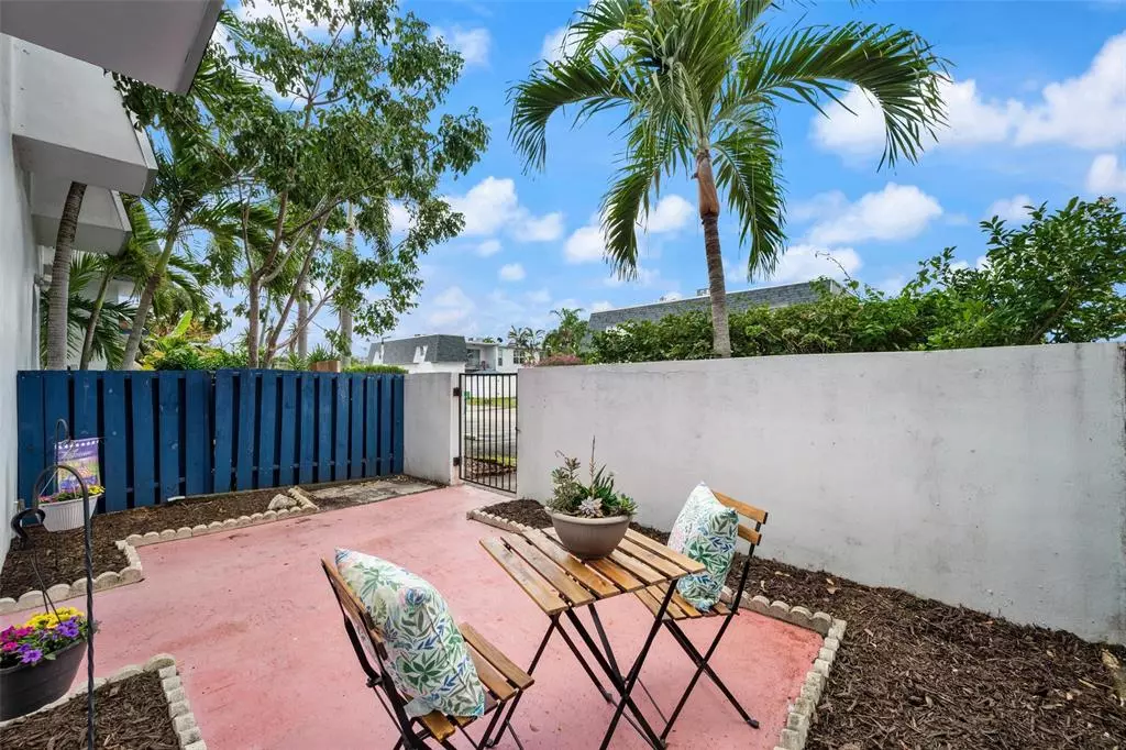 Davie, FL 33314,4024 SW 67th Ter #2