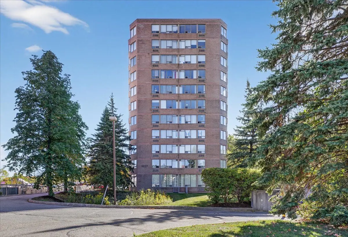 Kitchener, ON N2A 3Z9,3227 King ST E #506