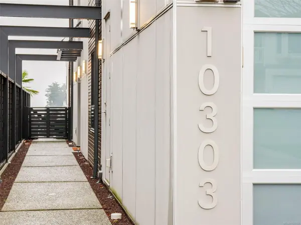 10303 Resthaven Dr, Sidney, BC V8L 3H2