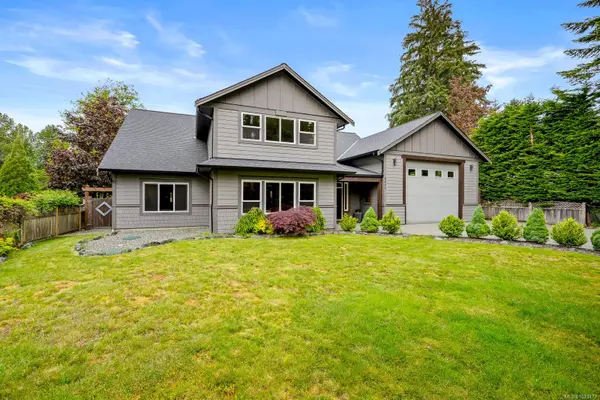 8899 HENDERSON Ave, Black Creek, BC V9J 1A5