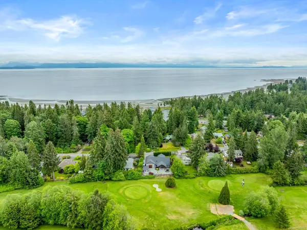 8899 HENDERSON Ave, Black Creek, BC V9J 1A5