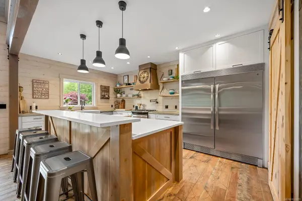 8899 HENDERSON Ave, Black Creek, BC V9J 1A5