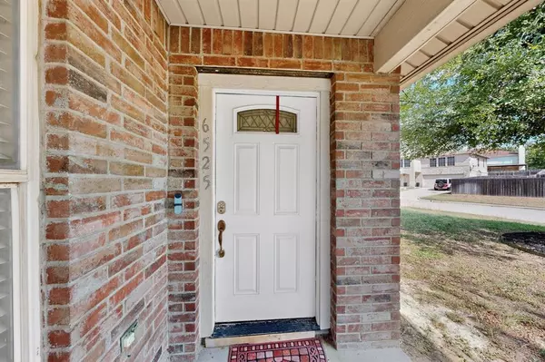 Fort Worth, TX 76112,6525 Willow Oak Court