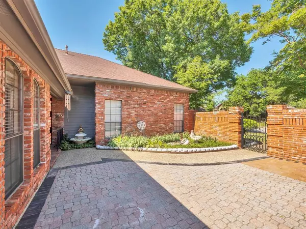 Dallas, TX 75243,10211 Shadow Way