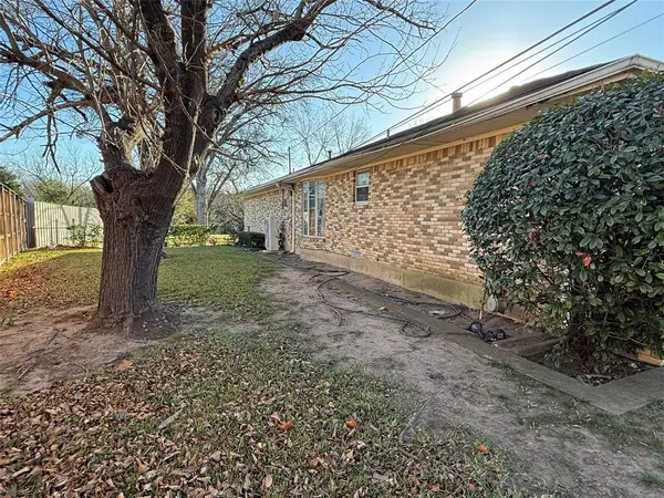 Dallas, TX 75227,2142 Riverway Drive