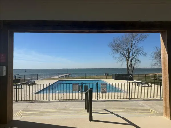 Kerens, TX 75144,6384 Peninsula Road